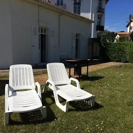 Vakantiehuis House Maison Du Golf : Vacances Avec Jardin Au Coeur Du Quartier Saint-charles Biarritz